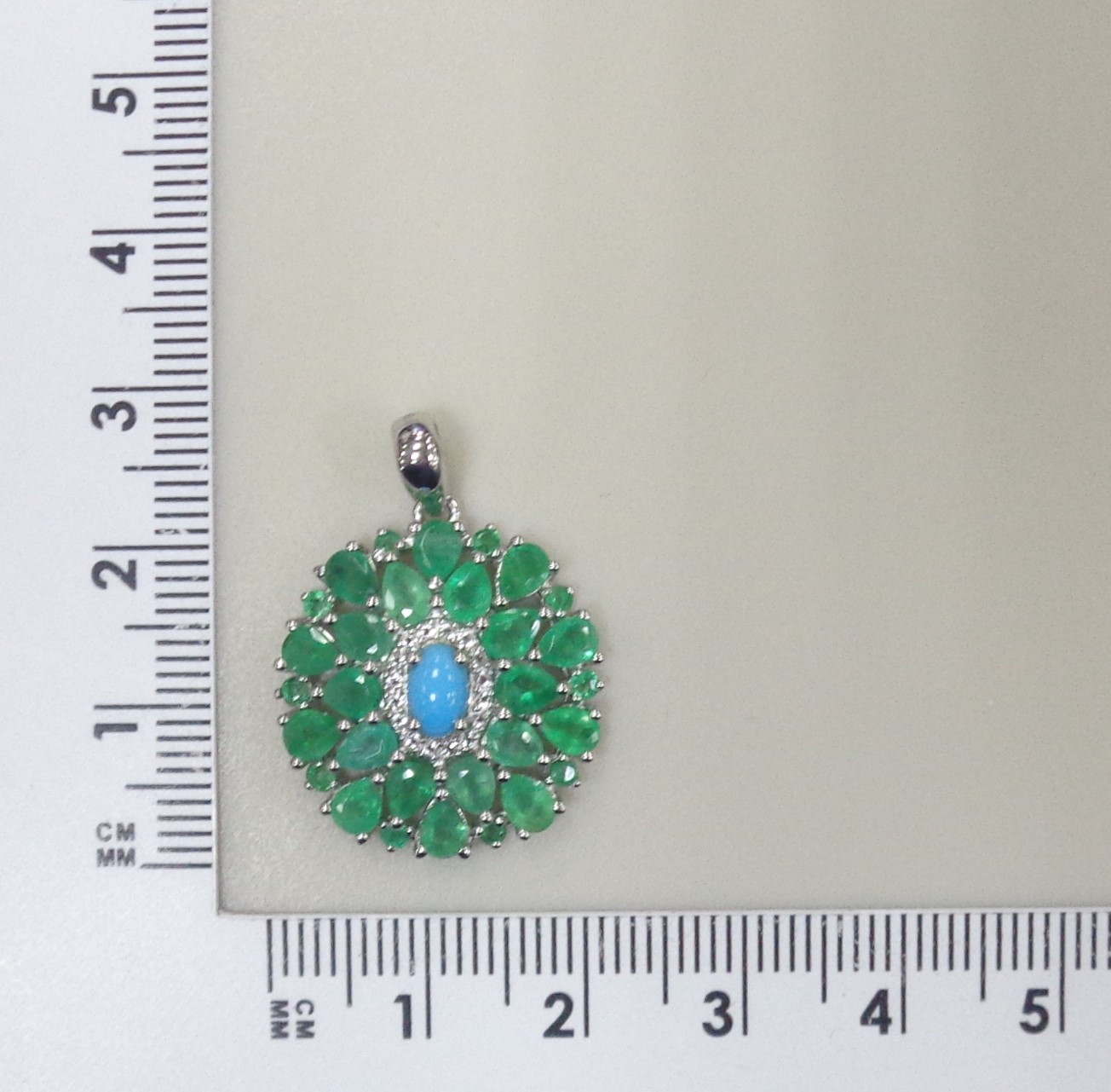 Серебряная подвеска с бирюзой и изумрудами